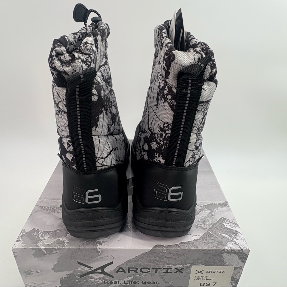ARCTIX Womens sz 7 Cracked Marble White Quilted Faux Suede Tracer Boot NEW - Picture 3 of 12